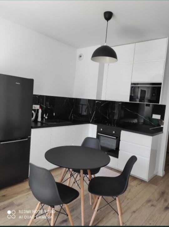 Airport Apartment Warsawa Bagian luar foto